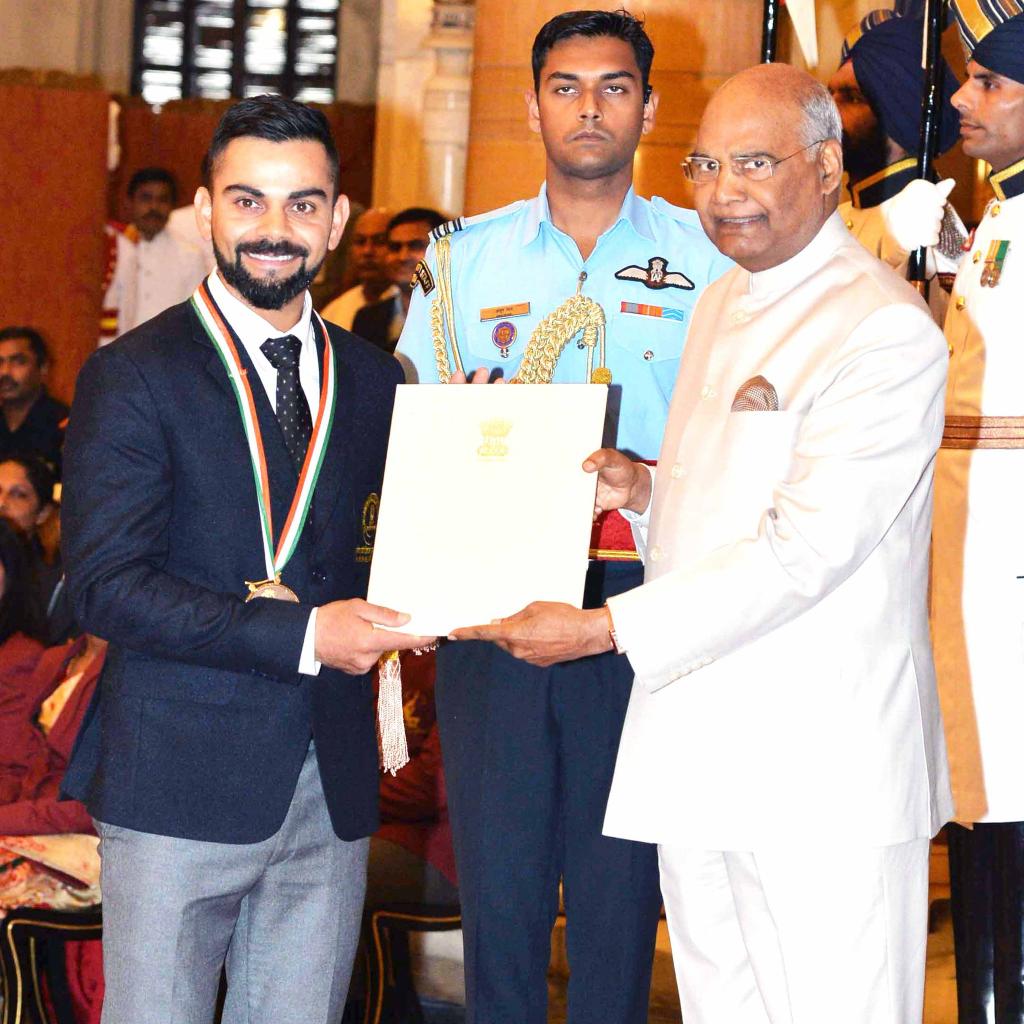 Fantasy53126813's tweet photo. Congratulations,to Virat Kohli to have received the Khel Ratna ,👏👏❤️❤️❤️❤️he really deserve it for his outstanding performance all over the world through cricket 💪🙏

#viratkohli #TeamIndia #win #INDvAFG #AsiaCup2018 #Dream11 #Trending #INDvPAK #FantasyCricket #virat https://t.co/xIYmiSRHVU