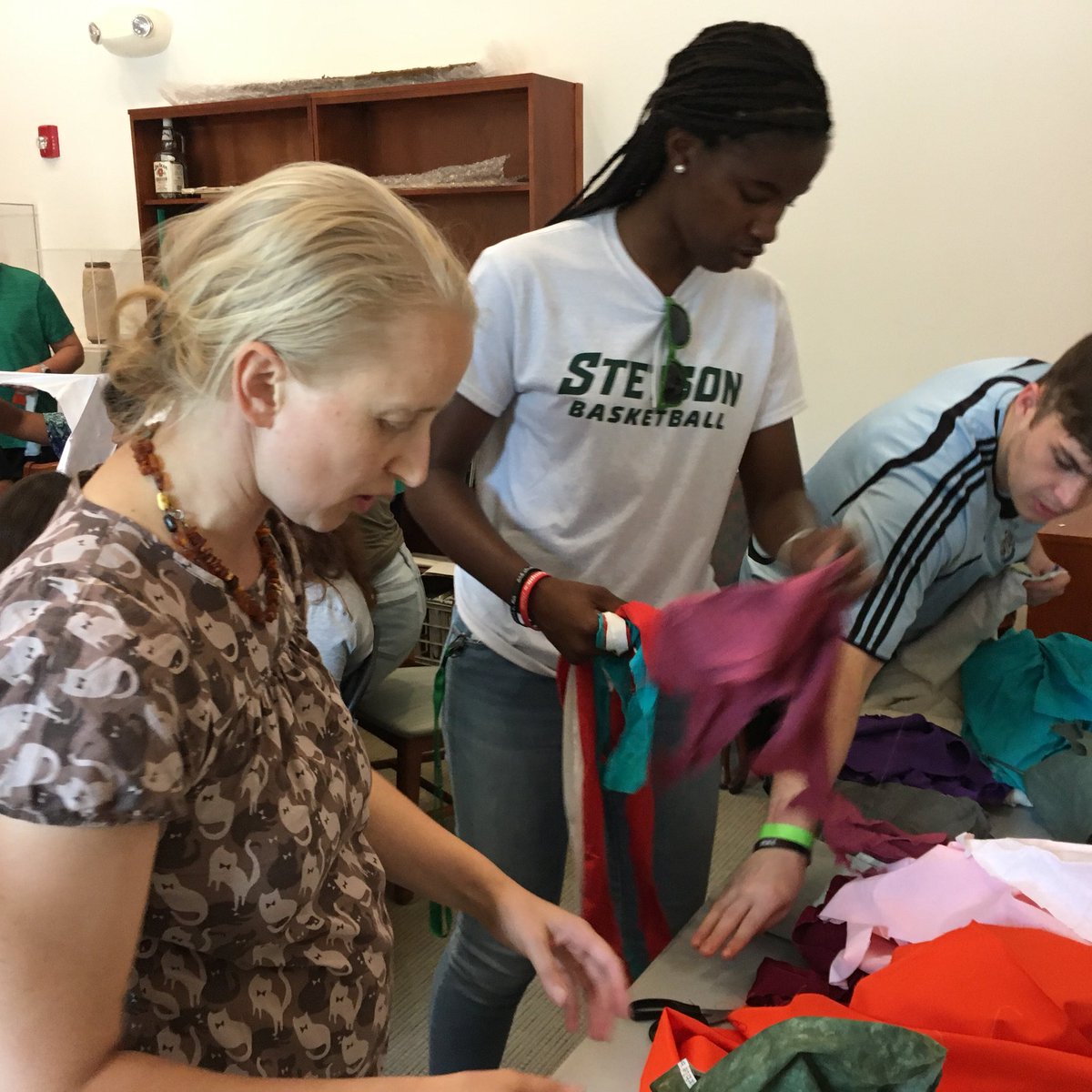 SUCreativeArts's tweet photo. Artist Anni Holm is on campus for #valuesday2018 & leading an interactive workshop at #HandArtCenter where participants are making Language Rugs. @stetsonu #stetsonvalues https://t.co/uOoCYHQiAl