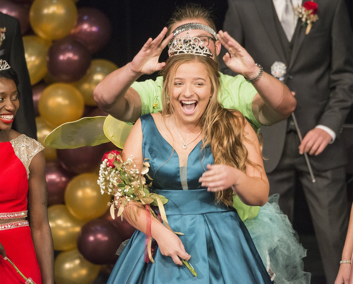 JournalNewsroom's tweet photo. Morgan Sikkink and Titus Seland were named Fergus Falls High School homecoming king and queen for 2018 as the school held its coronation Monday.
#news #fergusfalls #ffjournal #homecoming #coronation https://t.co/FxoLjkwFgn