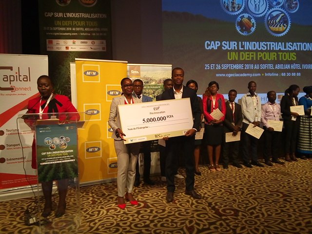 RTIOfficiel's tweet photo. N'guessan Noël reçoit le prix de la catégorie Innovation de la #CGECI Business Plan Competition 2018. #CGECIAcademy2018 #RTICI https://t.co/4Ly57g4rKc