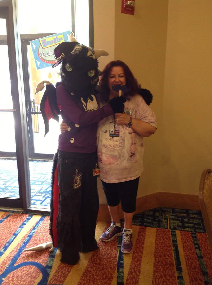 fluff_cosplay's tweet photo. It's been a week since you passed and it still feels like a dream. My mom was a fighter till the very end and although I miss her dearly, I am glad that she is not suffering anymore. Mami, te extraño mucho y te amo por siempre <3 #fuckcancer https://t.co/PbqyqqNwVt