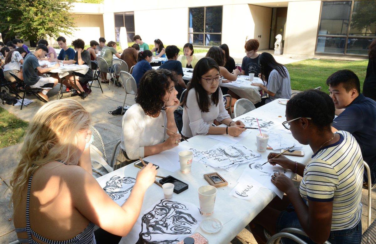 SmartUChicago's tweet photo. As part of @uchicagocollege's #OWeekUChicago, the Smart greets #UChicago2022 students with free coffee, breakfast and some art making. Thursday, 8-10am: https://t.co/fUVFydtUjT https://t.co/Dy7OHRcTMP