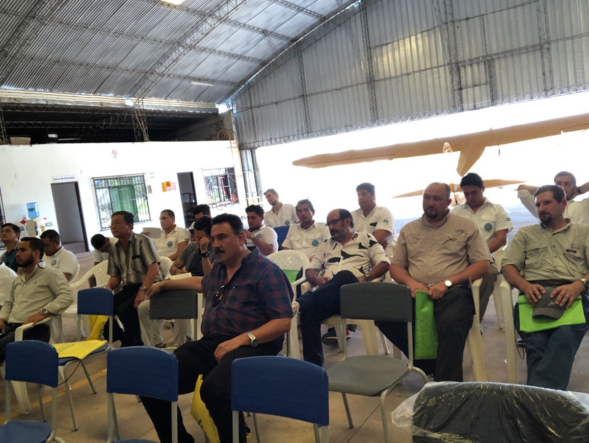 av2argentina's tweet photo. Hoy visitamos el Aeródromo "El Campito" de #Bolivia, donde hicimos una presentación de los productos de #AGNAV para pilotos y empresas de #Aeroaplicacion https://t.co/hqyAuP0b2a