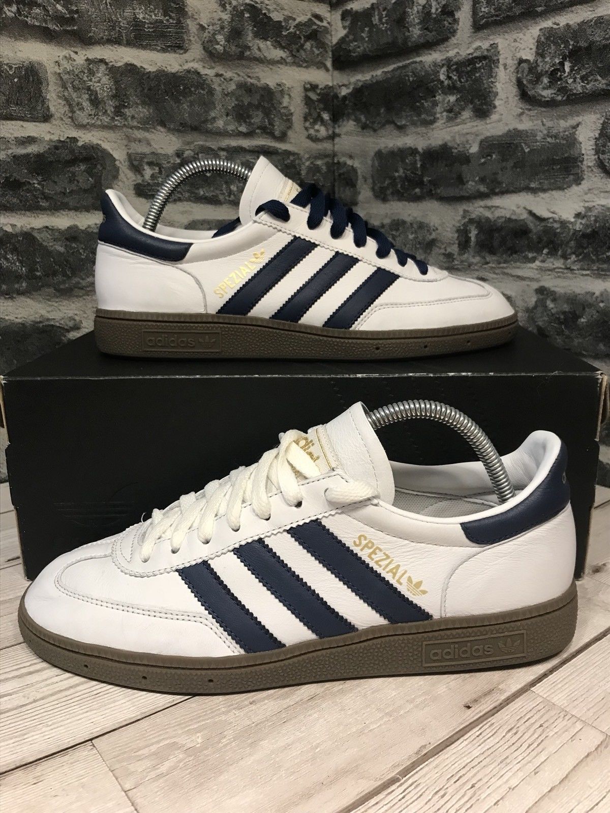 Dageraad Verlichten Correlaat Retro Soles on Twitter: "FOR SALE:- #adidas #spezial #mi white / blue  leather NG cw UK Size 7 Two sets of laces blue &amp; white 10/10 Condition  with adidas pumpbag and og