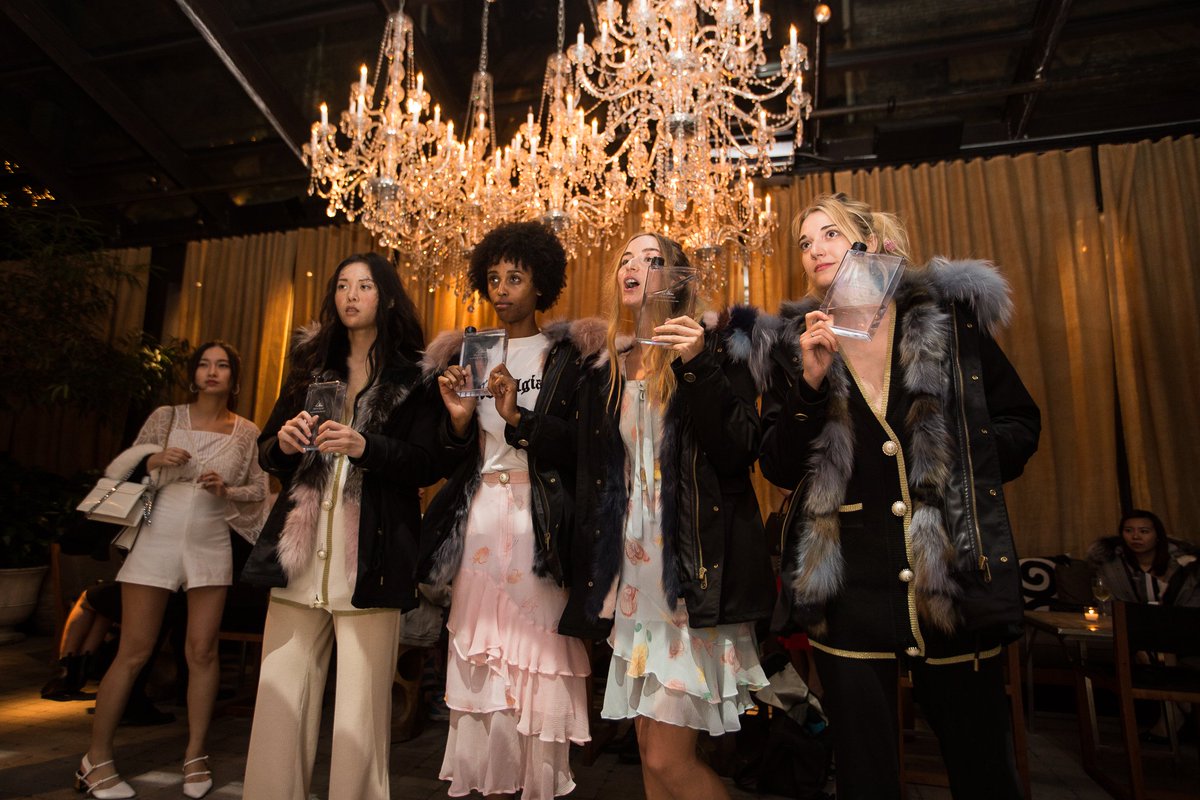 AlkalineSpring2's tweet image. Some models at #NYFW who where nice enough to model with our water bottles!

#luxurywater #fashionwater #water #alkalinewater #canadainwater #revelstoke #wateryoudrinking #wateryouwearing