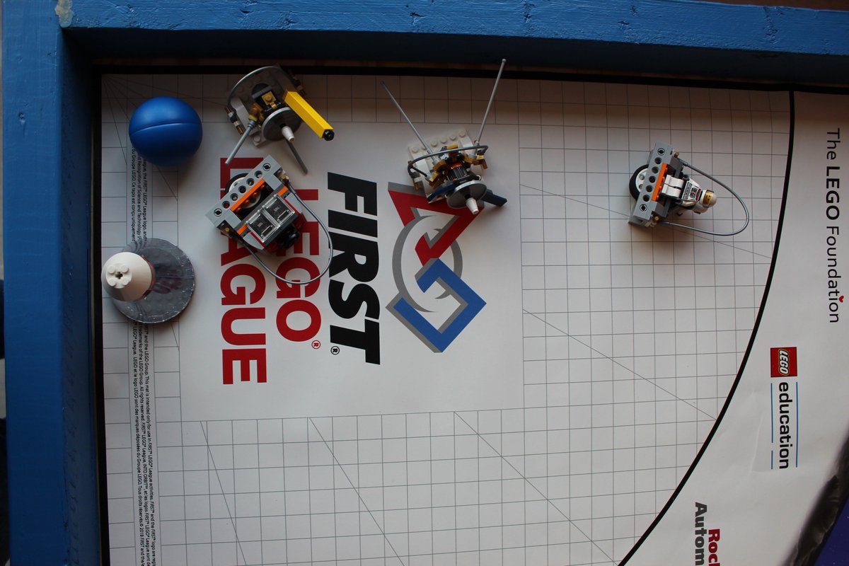 team_5549's tweet photo. The Gryphons meet the Bupper Bots! Team 5549 has teamed up with Bailey's Upper Elementary School to teach elementary schoolers the skills needed to start and run their own FLL team. Let's cheer them on! https://t.co/FnWV2KuNWK