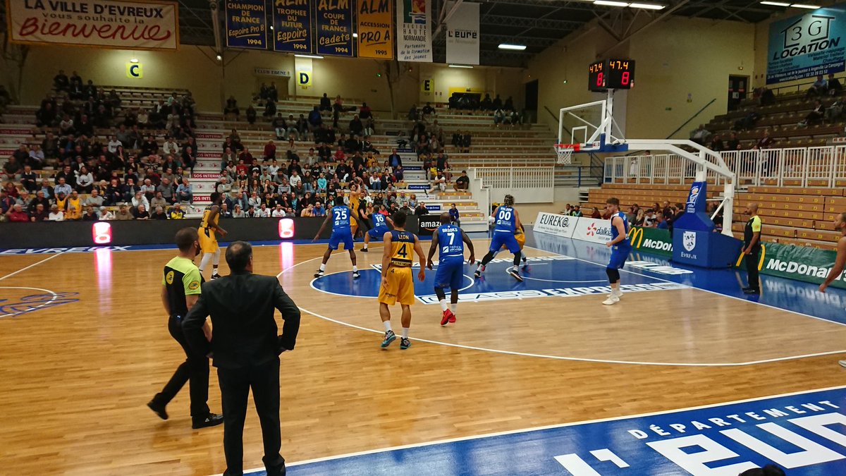ALMEvreux's tweet photo. FIN QT3
Belle période pour l'ALM qui accentue encore en défense et trouve de la réussite en attaque ! +15 à 10 min de la fin du match (53-38) ! #TeamALM #ALMCBC https://t.co/yZg2XpoGDr