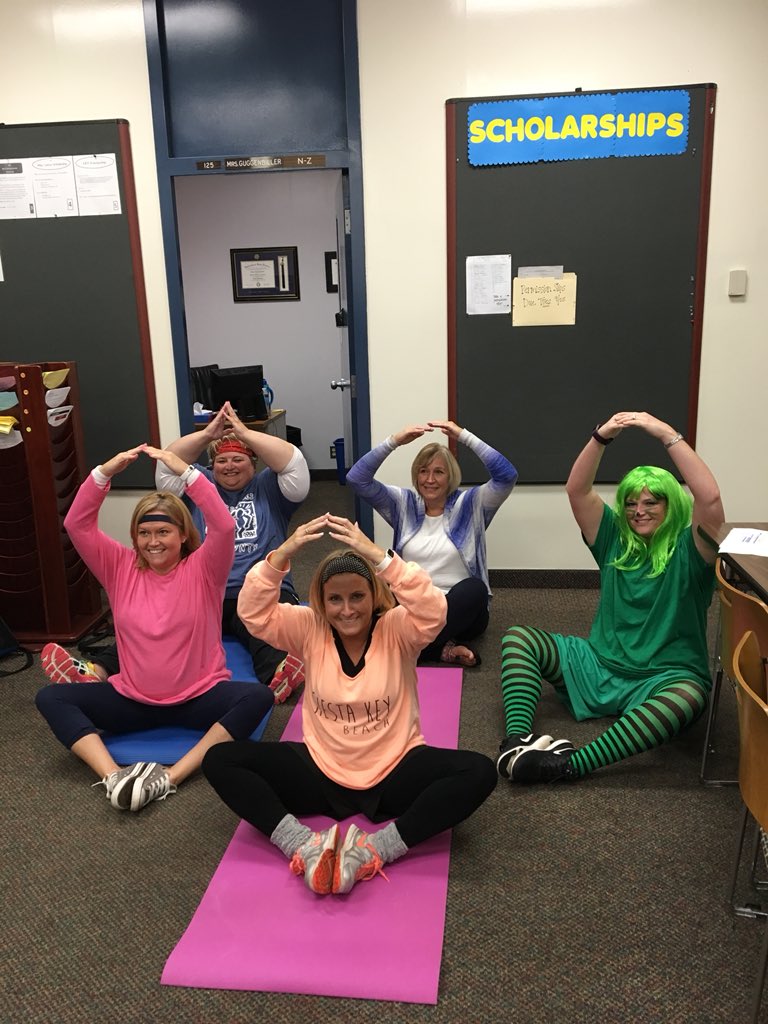ChelseaGuggenbi's tweet image. Homecoming Spirit Week! Vine and MeMe day! @Krelmi @KristiPryor #thegrinchgoestoyoga