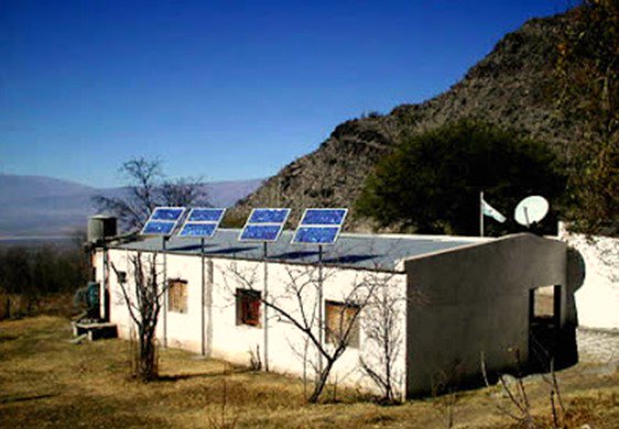 Adjudicamos la licitación para que 300 escuelas rurales de las  provincias de Buenos Aires, Corrientes, Jujuy, Neuquén, Río Negro, La Rioja y Córdoba cuenten con electricidad a partir de fuentes renovables. Invertiremos US$ 15 millones en el #PERMER. 👉 bit.ly/2NEKnQf