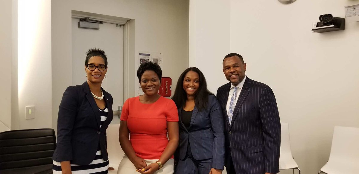 TachelleBanks's tweet photo. @GeorgetownITL
Strategic Diversity & Inclusion Management final project presentations. Tech Data presentation!!! We represented! #D&Imatters #GeorgetownSDIM #GeorgetownITL https://t.co/X5oUqTCymi