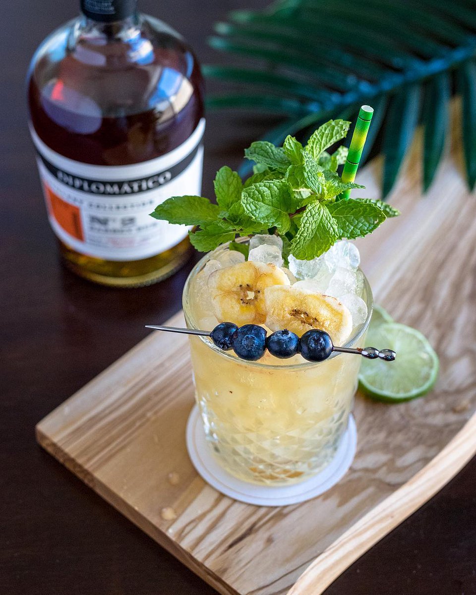 Here's to drinking your dessert! Blueberry + banana pie-inspired #cocktail by @BarrelAgedDad: bit.ly/2DvL0Hb #DiscoverTogether #HowIDiplo #diplomatico