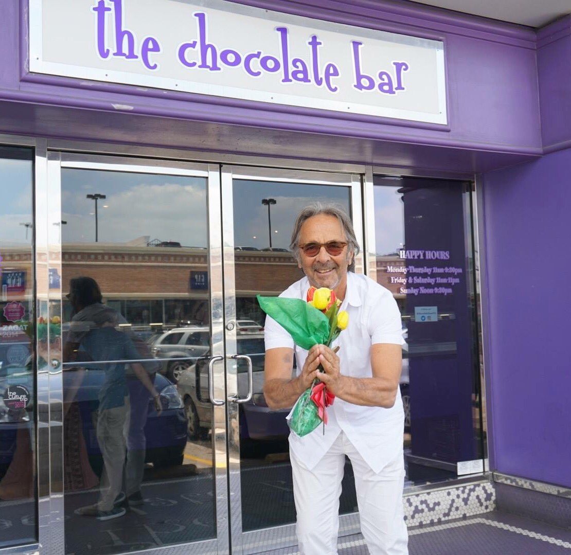 ChocolateBarHTX's tweet photo. Need to say thank you? Or you're sorry?Congratulations? If you're looking to do something sweet, try our CHOCOLATE ROSES today! 

Tip: they also make the perfect "just because" surprise. 🌹 https://t.co/GUUIbfBRNH