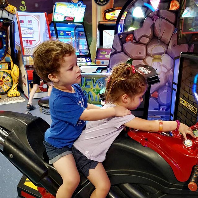 InternetQueenIL's tweet image. #designateddriver 🛵