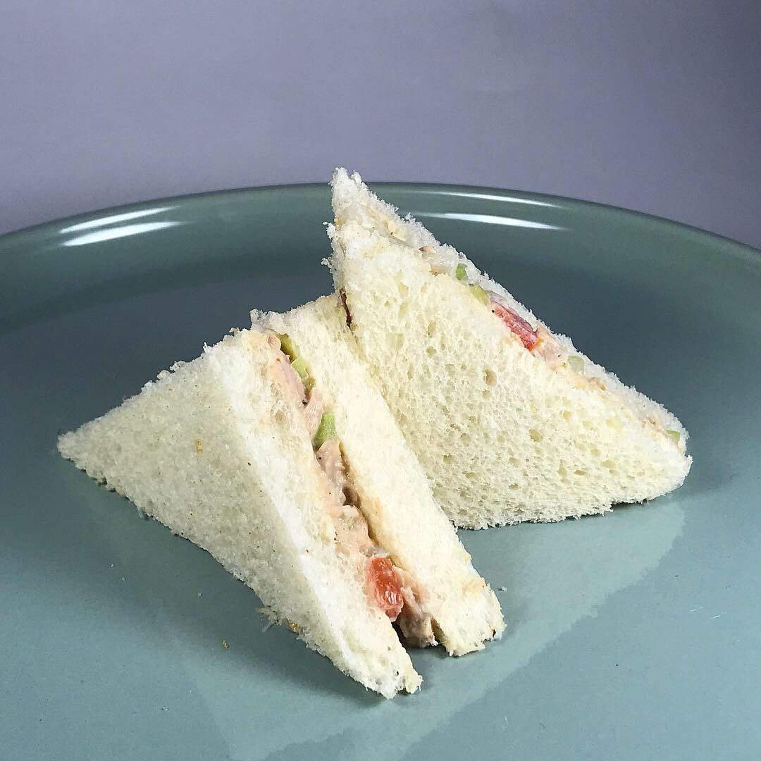 fedecooks's tweet image. Sanduches me miga
🥪🥪🥪🥪
1. Sanduche de salmón ahumado, pepino y queso crema con cebollin.
2. Sanduche de pollo al vino con alcaparras.
3. Sanduche de huevo con paprika.
4. Sanduche de ensalada de atún.
🥪🥪🥪🥪
Par más comida, sígueme en Instagram