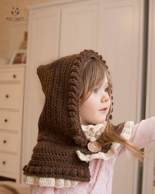 The Leena Hooded Cowl by Muki Crafts is a beautiful hooded cowl with texture and ruffles, decorated with a button. The hood is worked with aran and dk weight yarn, the inner cowl is attached to the hood.

Download the pattern on our website: … ift.tt/2Q5piLv