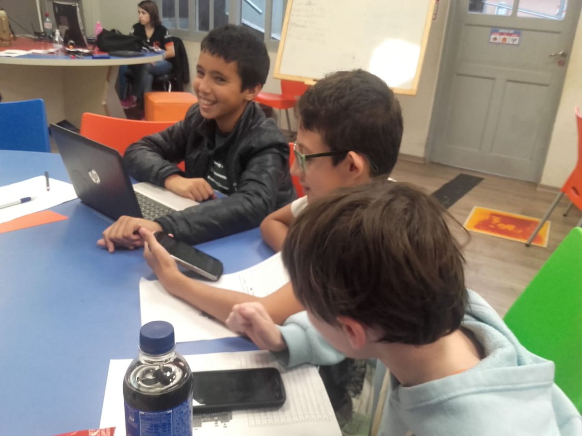 RedMakerMis's tweet image. #MakerJunior a full! 👌🤖⛈Repaso de contenidos con uso de Gamificación. Kahoot.it #EscuelaDeRobotica de Misiones #BuenMartes