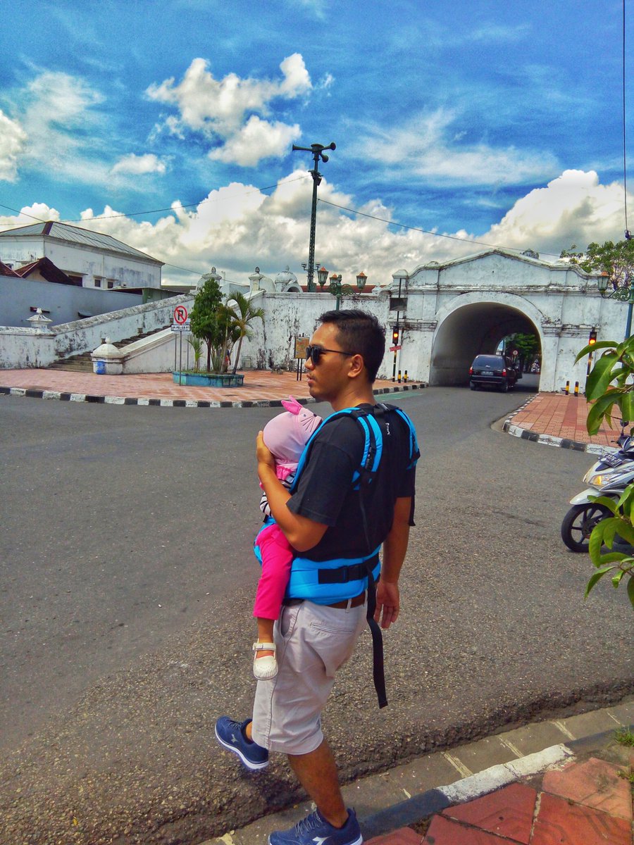 kamu di sini bersamaku dan ibumu kala itu