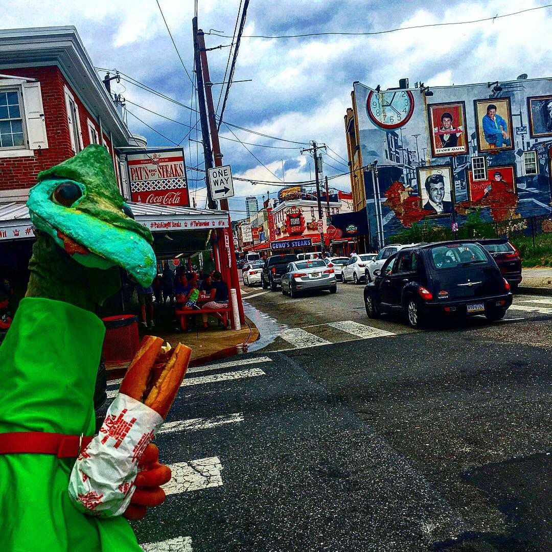 longneckFILM's tweet image. #tbt to a week ago. Thank you for putting on such a memorable show @PhillyUnnamed 🙏🏻🦕🎟  #Philly #puff3 #Philadelphia #longneckfilm #baby #dinosaur #FilmFestival #ThrowbackThursday #thursday #nyc #NewYork #bushwick #pats #genos #cheesesteaks