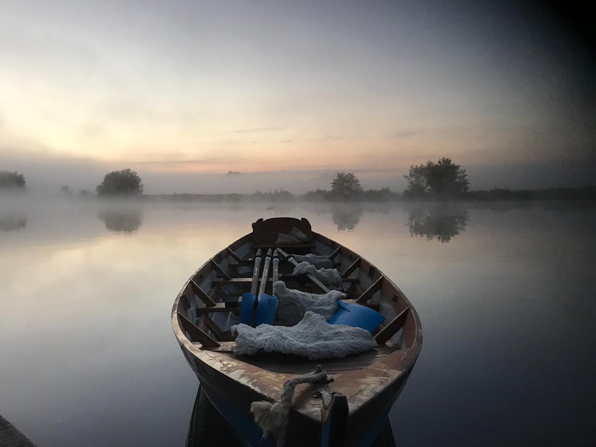 Can you believe the picture Tim took this morning at 6.15am from his return from injury?? Got to be worth a share!!! #shiplake <a href="/ShiplakeRowing/">Boat Club | Shiplake College</a> <a href="/GreatRiverRace/">The Great River Race</a>