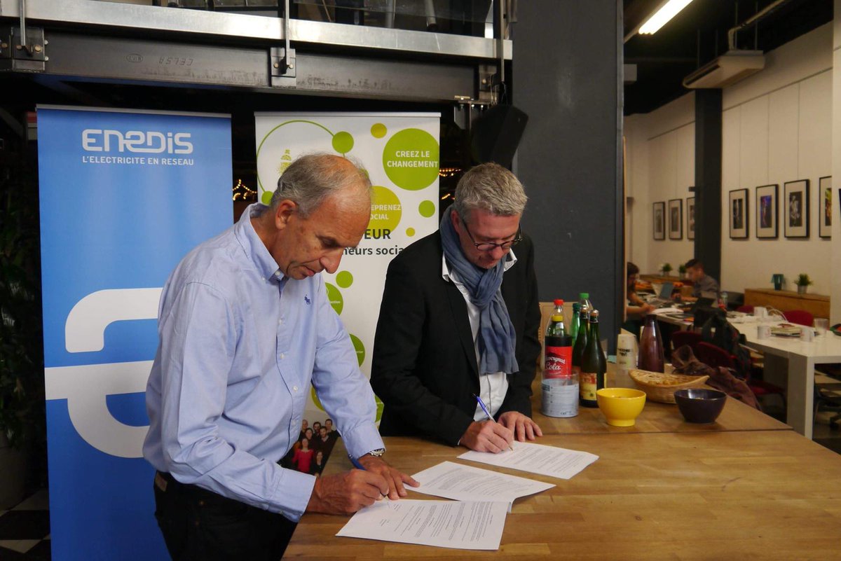 CoCoShakerIncub's tweet photo. Renouvellement aujourd'hui d'un  partenariat plein d'énergie💡 avec notre fidèle partenaire  @enedis_auvergne avec qui nous partageons des valeurs de solidarité, une vision commune de l'#ESS et un réel engagement au service de notre territoire ! https://t.co/5bMlFNjawl
