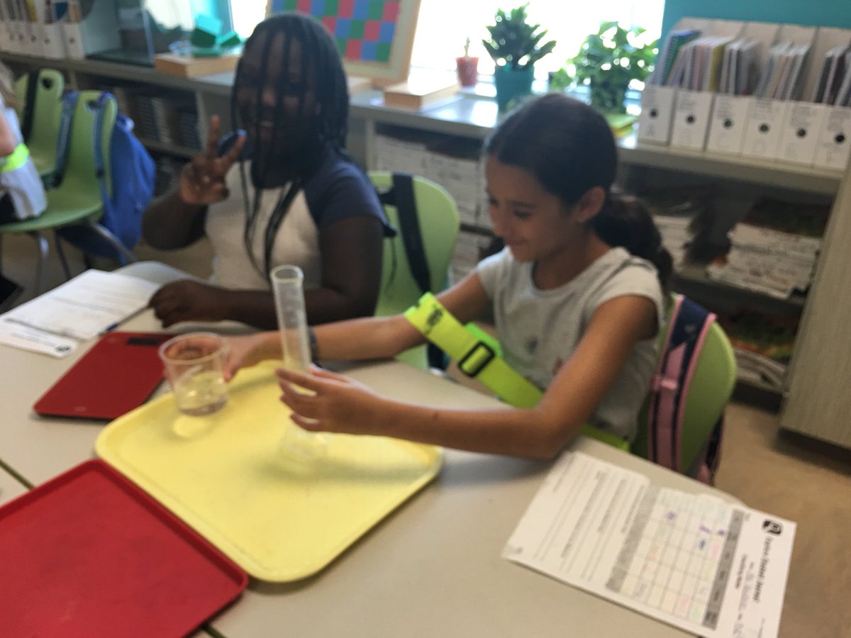 MrsQuadagnoTCS's tweet photo. Calculating the volume of irregular solids, learning how to accurately read a graduated calendar, collecting data, and observing properties of matter! #Explore #5thLearning #5thScience #TCSscience @STEMscopes https://t.co/DEK98FdWH9