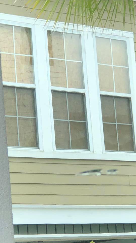 EdPiotrowski's tweet photo. I'm guessing this is their first time boarding up for a hurricane. Image via in Tony Carter in Garden City  #scwx #ncwx https://t.co/tk2ipm6jso