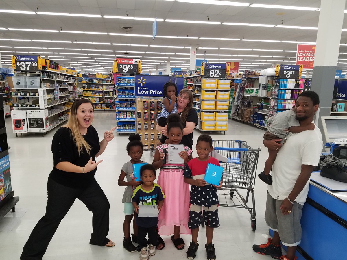 Walmart 468 is on the board with 4 new activations. Courtney is on fire and TROC made this family very happy. <a href="/CRodriguez418/">Courtney Rodriguez</a> <a href="/erinkorski/">Erin Korski</a> <a href="/CjDrikakis/">CJ Drikakis</a> <a href="/L_Mier/">Laura Mier</a> @Terre11_West <a href="/childress3809/">Jessica Jeansonne</a> <a href="/WWallypowell1/">Wally Powell</a> <a href="/ehbouyelas/">evelynn bouyelas</a> <a href="/blforstall/">Bridgette Forstall</a>