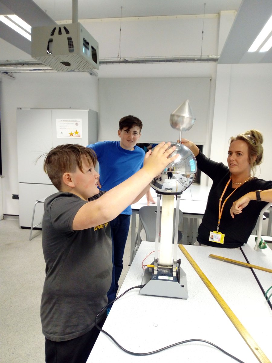 KATruman's tweet photo. @Stockgrn my boys love #Science #openevening https://t.co/L7J2u6QaTA