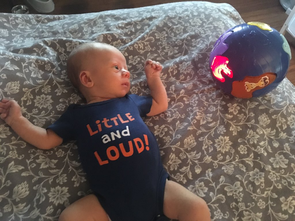 KRB3612's tweet photo. 😍 @Carters #bodysuitdaysweepstakes https://t.co/yMeuWBJmsW