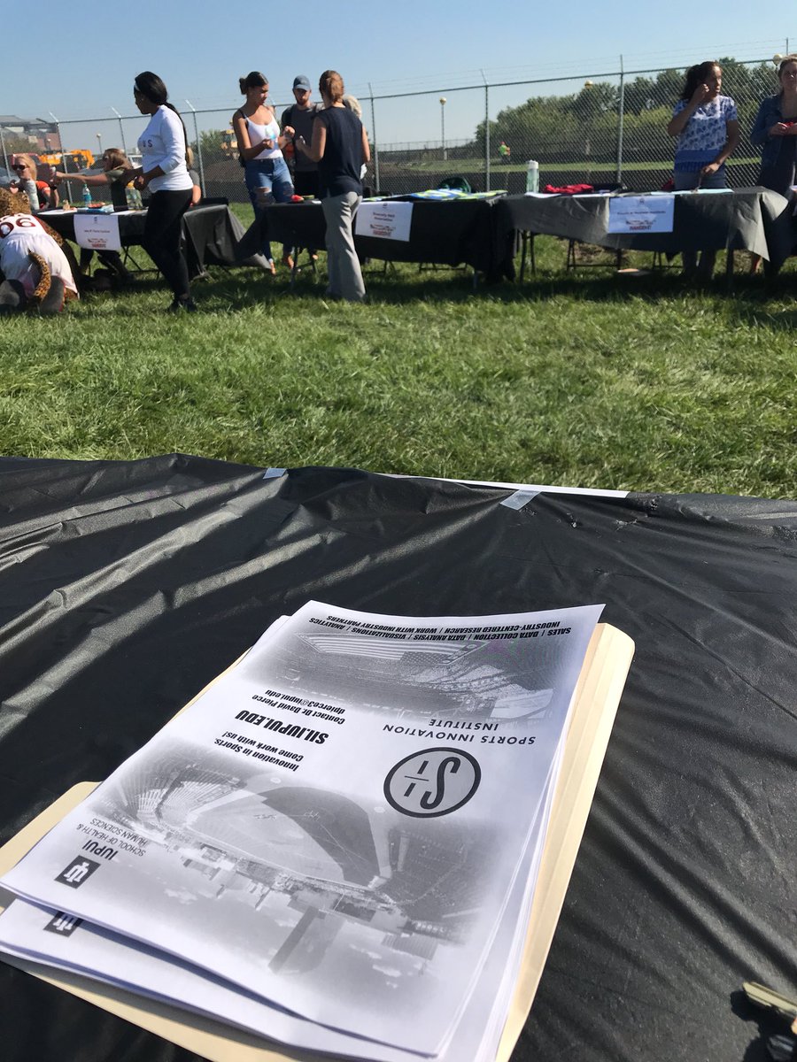 IUIndy_SII's tweet photo. Out at the @IUPUISHHS Watermelon Hangout handing out some info on what students can do with us! Stop out if you can! Jawz and Jazzy from @IUPUIJaguars are out here too! #MySHHS https://t.co/9TnzZyEvgI
