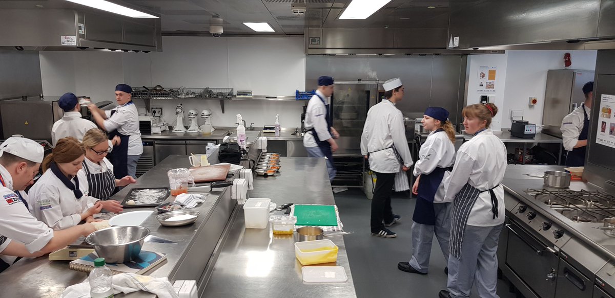 Cracking start to the academic year @ShrewsColGroup really proud of this lot during this week's soft opening <a href="/DineatOrigins/">Origins Restaurant</a> #futurechefs #teamwork