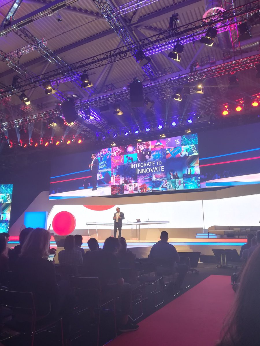AliceGonneaud's tweet photo. #DMEXCO18 #Cologne #marketingconference #beatportcolleagues #marketinginsightful #Professionaltrip. I wish I could have divided myself in 10 to see everything 😊 https://t.co/LazYYllYsf