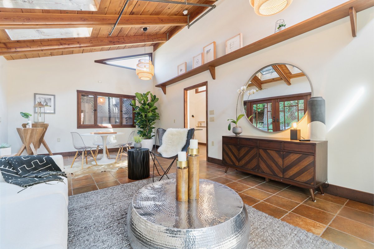 grubbco's tweet photo. Stunning Brown Shingle Duplex in the heart of Downtown Berkeley!
https://t.co/CajAg9kOll
#berkeley #realestate #brownshingle #dreamhome #livingroom https://t.co/tgy1VPEvjC