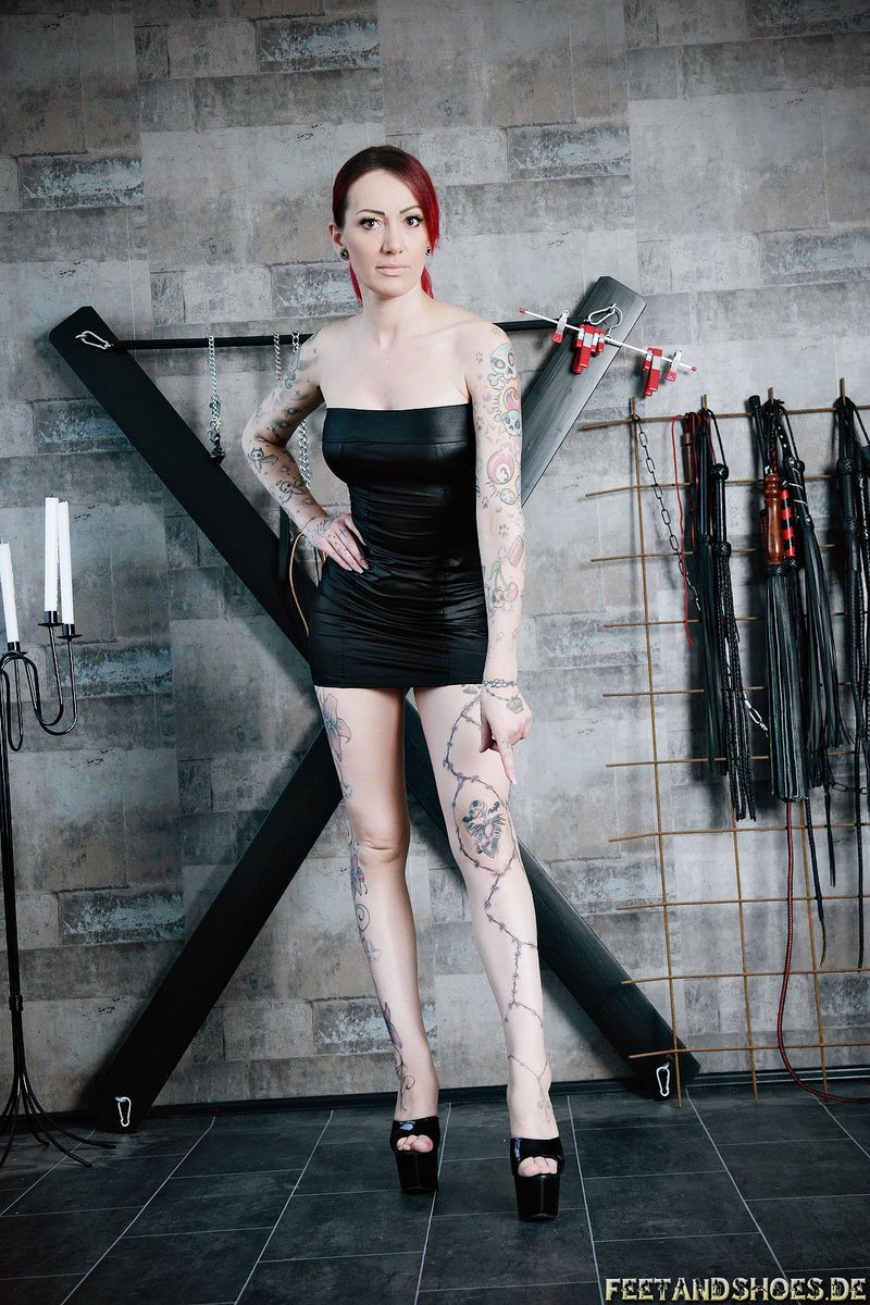 femdomfotode's tweet image. new imagesets today featuring miss lina and her #carpetbeater on femdomfoto.de and #mistress medina on feetandshoes.de #femdompov #fetish #pov #highheels