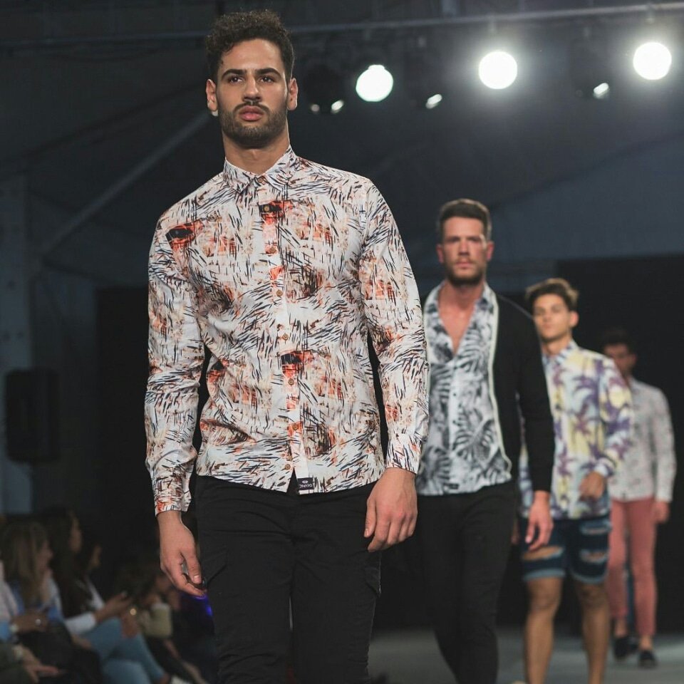 DivaroShop's tweet photo. Desfile Colección Primavera / Verano #Divaroshop #MomadMetropolis 🕺🏾📸
•
🌐 https://t.co/hrsGMWCUy1 💥💥💥
•
@asraf_beno 🖤 @ghoficial 👀
•
#Divaro #Momad #PasarelaMomad #Ifema #Madrid #DivaroMayoristas #Moda #GHVIPGala1 https://t.co/7rYa5uVQzI