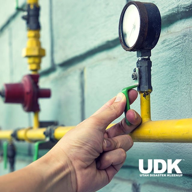 If you have natural gas coming into your home, it’s easy to turn off, but not so much for turning it back on. Only qualified people should turn gas back on. You should turn off your gas meter when you smell gas, you hear gas leaking, or there is a fire.