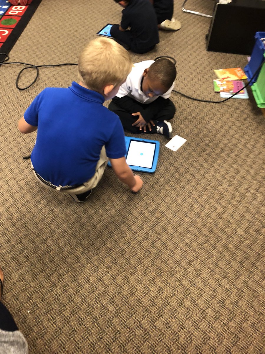 Amy_BakerLMS's tweet photo. What happens when you accidentally double-book the LMC @WilkersonTElem? The older students guide and assist the younger students. #problemsolved #JCPSBackpack #learningfromteaching https://t.co/uEQ8N6sKr0