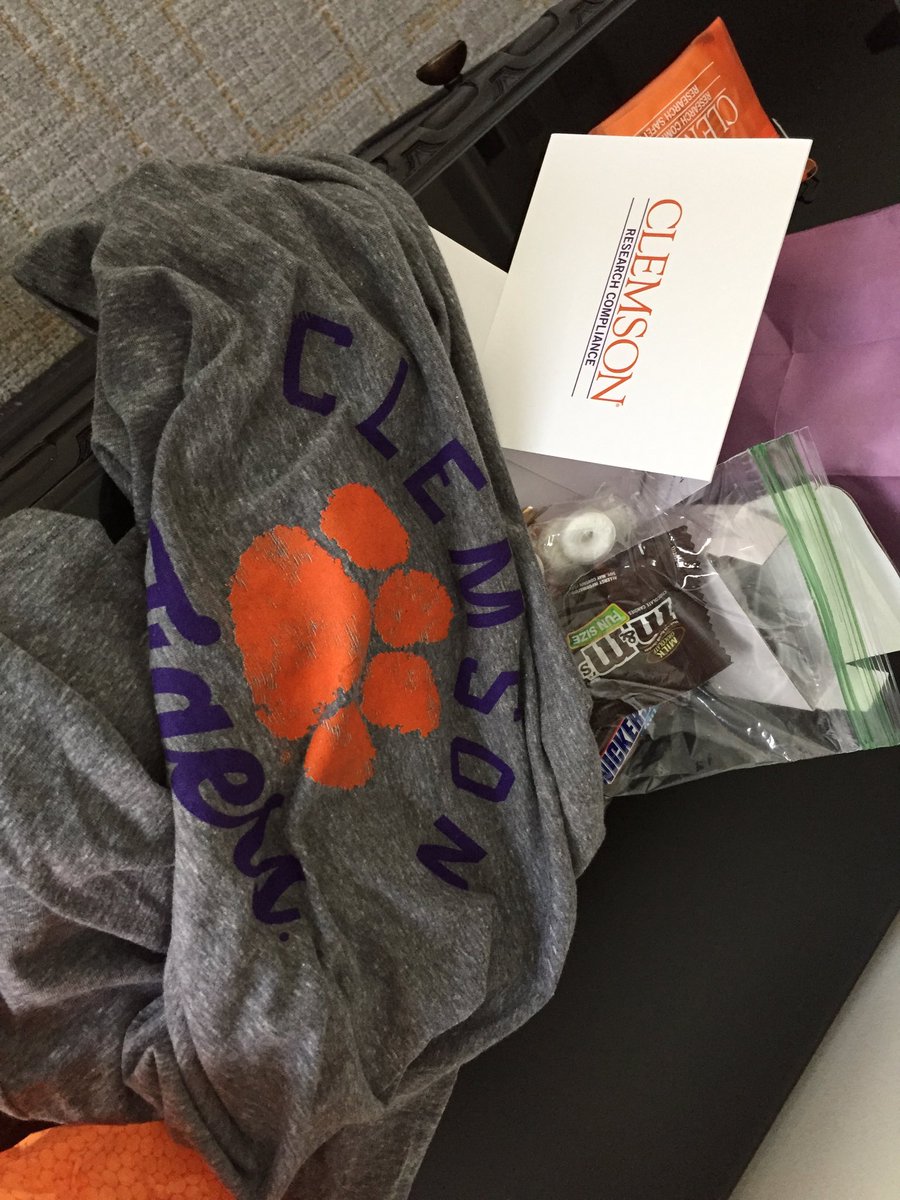 marylgray's tweet photo. Awhh. ⁦@ClemsonResearch⁩ ! Thank you for the swag+snacks! You know me too well. https://t.co/m9Iq8OGiEp