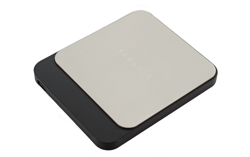 storagereview's tweet photo. Seagate Fast SSD Review @Seagate @lyle_tech $STX 
https://t.co/SFrvnpFQpD https://t.co/GtO3coYNMz