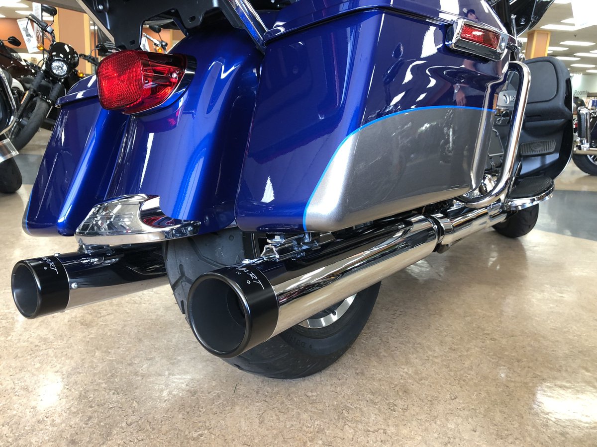 HoosierHD1's tweet photo. Welcome to top-of-the-line touring comfort. Only 300 miles on this 2017 FLHTK - Ultra Limited. Stop in and see it our check it out here https://t.co/OGUzJAEMka https://t.co/p1F8CBA6Xp