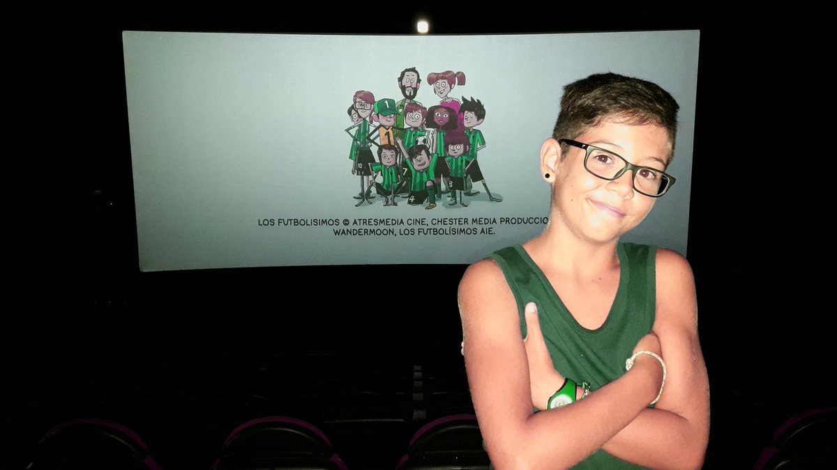 osedni53's tweet photo. Que bien lo hemos pasado viendo la peli los futbolísimos,después de 14 aventuras en libro ya tocaba!Todos los actores geniales,hasta el padre de Helena con H🤣🤣🤣 @LosFutbolisimos @Robrto_santiago https://t.co/QkYulRg8iA