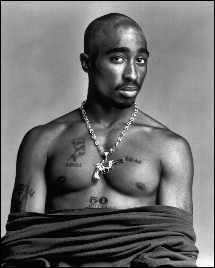 NewYorker's tweet photo. Tupac Shakur—who was killed twenty-two years ago today—was one of rap’s biggest stars. But he got caught in a collision of cultures when inner-city gangs met up with the multibillion-dollar record industry: https://t.co/q7oQRpRWTP #TNYarchive https://t.co/DmdJLCEN72