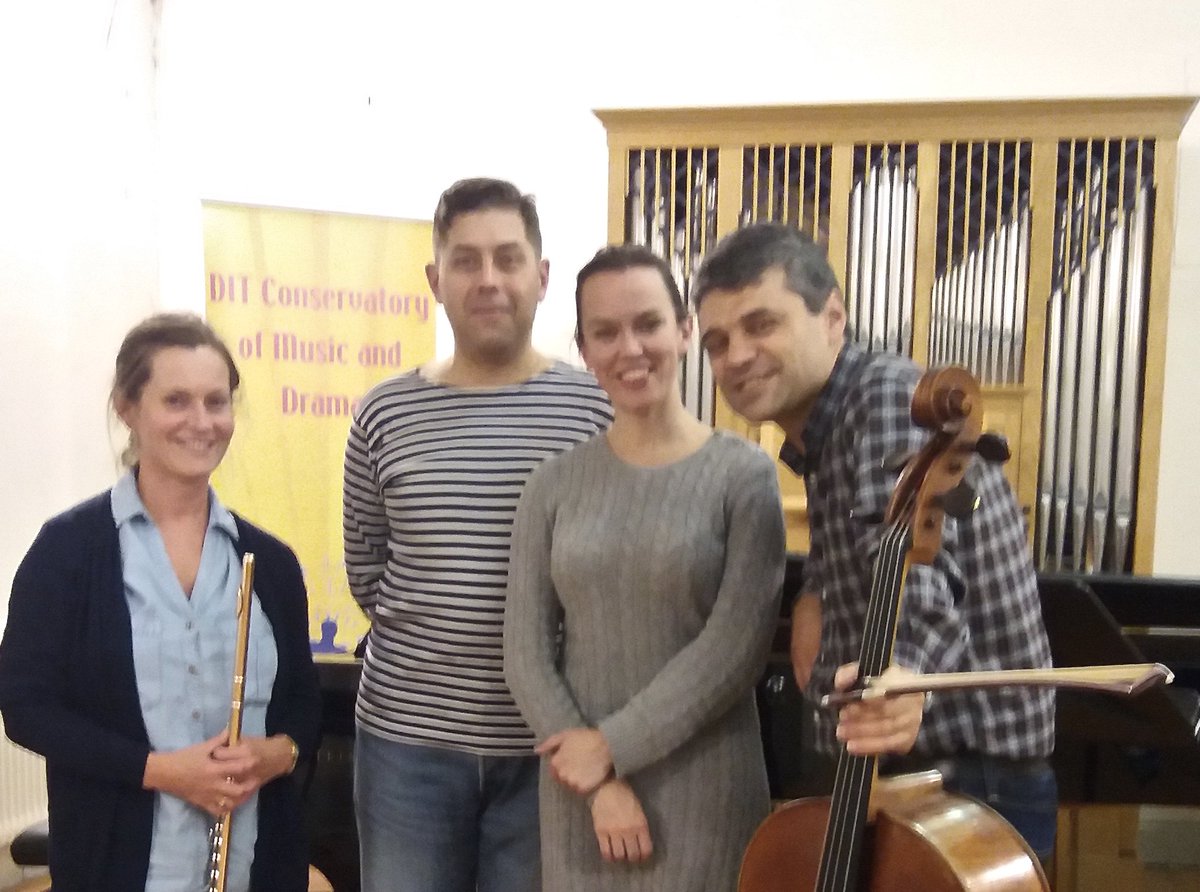aragiwi's tweet photo. @alavin1 Hoping to see you tomorrow or next Wednesday at the Ballroom for Autumn Sounds; the music is so good we couldn't stop smiling at yesterday's rehearsal with the wonderful pianist François Zeitouni (here between flautist Ann Macken &amp; mezzo Sharon Carty). 🖐️Duo Chagall https://t.co/jQ4LHwgEhy