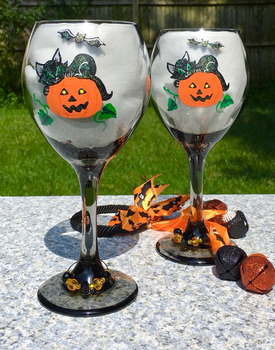 ipaintitpretty's tweet photo. Black cats for Halloween https://t.co/qXi5EJg2KL #halloween #halloweenglasses #blackcats #halloweendecor #blackwineglasses #blackcatglasses #pumpkinglasses #art #etsygifts #paintedglasses https://t.co/kRNUibOHjo