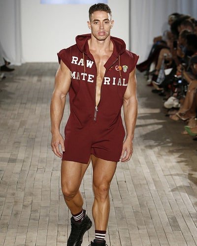 I so can't pull off this look but Hayden can.... if anyone else out there can.....go for it #AcidNYC #menswearss19 #nyfw #ss19 #runwayshow #athleticfit #stylehim http://unnamedproject.com @ACIDNYC @SupernovaSteele