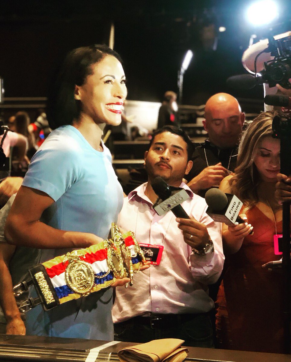 979TheBox's tweet photo. One of the baddest women on the planet 🌎 @ceciliabraekhus 1st woman in any weight class to hold the WBA, WBC, IBF, and WBO titles simultaneously. She is also one of only five boxers in history, female or male, to hold all four titles simultaneously! #CaneloGGG2 #1stLadyOfBoxing https://t.co/jZ9R307lUJ