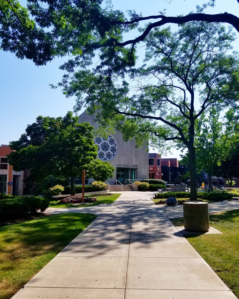 JCUDining's tweet photo. Our campus' beauty is breathtaking in any season. It won't be long before the leaves change🍁 #ThankfulThursday https://t.co/W0sioQ7YFJ