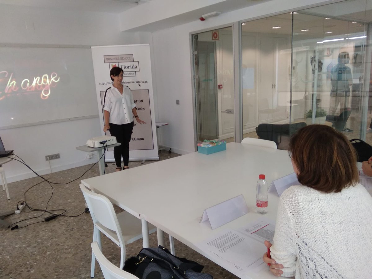 soyAmparoLopez's tweet photo. Defendiendo mi TFM del máster de innovación.
Para que conste:
Algunos sí que vamos a clase e incluso entregamos los trabajos que hemos hecho nosotros mismos. En plazo.
Puede parecer ficción, pero os prometo que es real.
#midpn @valencia_lab @floridauni https://t.co/XwRfiPJFOl