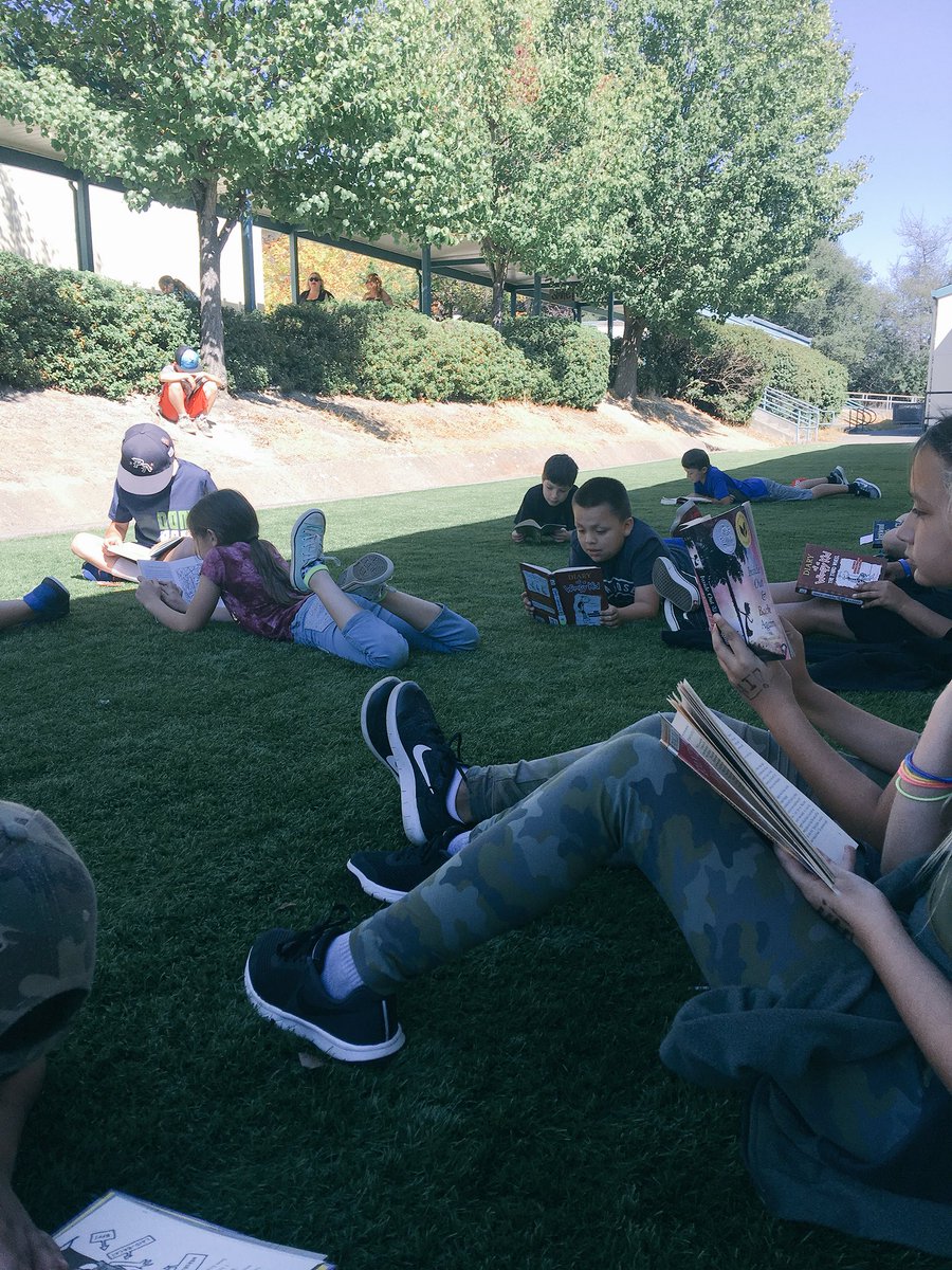 ElenaJudson's tweet photo. Just finishing up this beautiful Thursday with some outdoor SSR time☀️🌈📚😍 #readmorebooks #Pennpanthers https://t.co/0TfSprHAn7