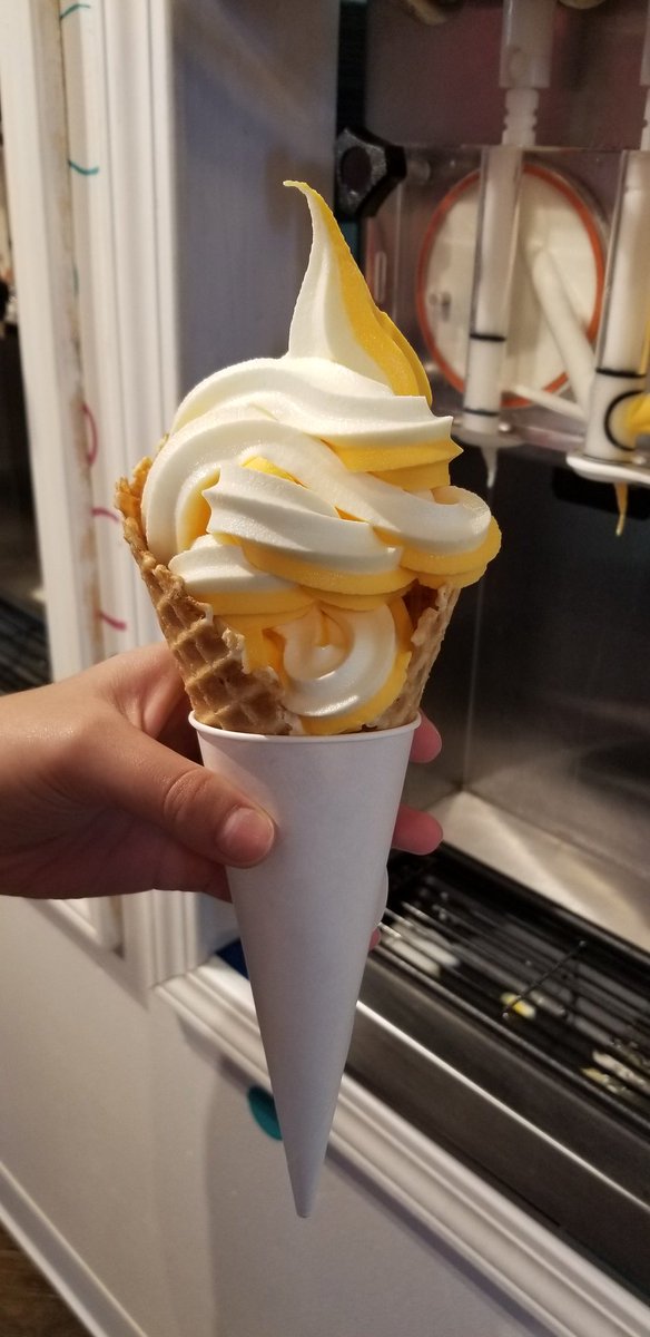 PapsysPlace's tweet photo. Don't miss out on our new Mango Tart today! We are open until 9 for this mouth watering treat! #PapsysPlace #frozenyogurt #MANGO #dates #buylocalcc #family #sweets https://t.co/2qqKAug5H4